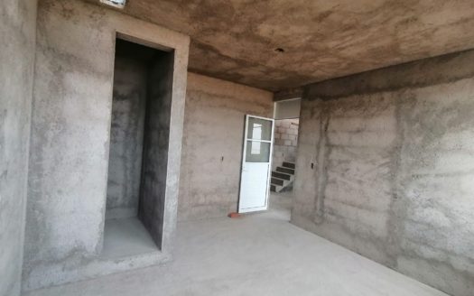 SE VENDE AMPLIA CASA EN OBRA NEGRA A ESPALDAS DE LA UNIVIM