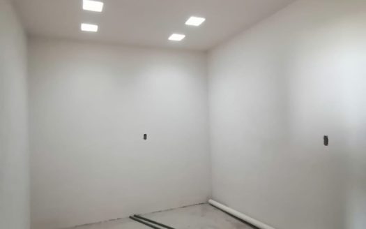 SE VENDE AMPLIA CASA EN OBRA NEGRA A ESPALDAS DE LA UNIVIM