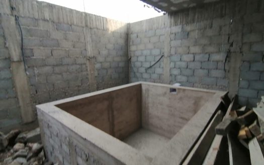 SE VENDE AMPLIA CASA EN OBRA NEGRA A ESPALDAS DE LA UNIVIM