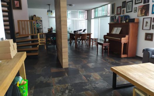 SE VENDE AMPLIA CASA EN LA COLONIA GERTRUDIS SANCHEZ