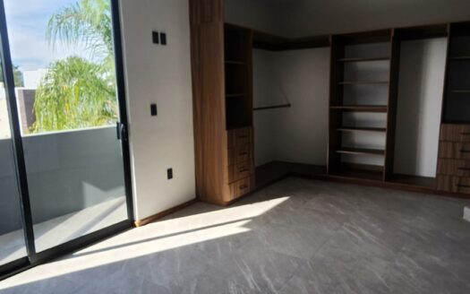 CASA MODERNA EN VENTA EN RINCON ALTOZANO – DISEÑO EXCLUSIVO Y UBICACIÓN PREMIUM