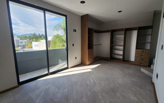 CASA MODERNA EN VENTA EN RINCON ALTOZANO – DISEÑO EXCLUSIVO Y UBICACIÓN PREMIUM