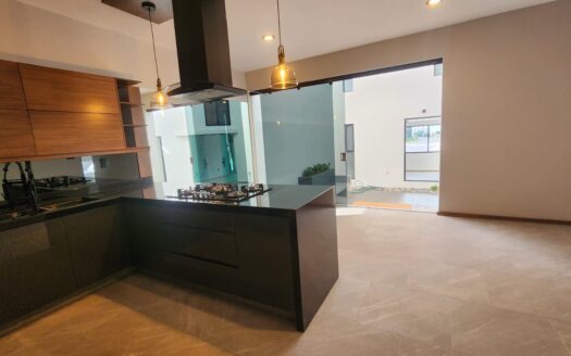 CASA MODERNA EN VENTA EN RINCON ALTOZANO – DISEÑO EXCLUSIVO Y UBICACIÓN PREMIUM