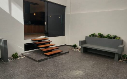 CASA MODERNA EN VENTA EN RINCON ALTOZANO – DISEÑO EXCLUSIVO Y UBICACIÓN PREMIUM